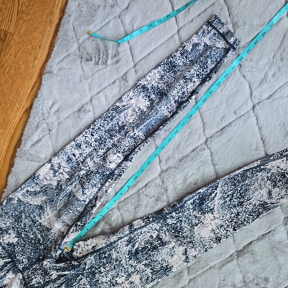 Lululemon Blue/White Athletic Leggings, Women's Size 6, Great Condition - Picture 4 of 8